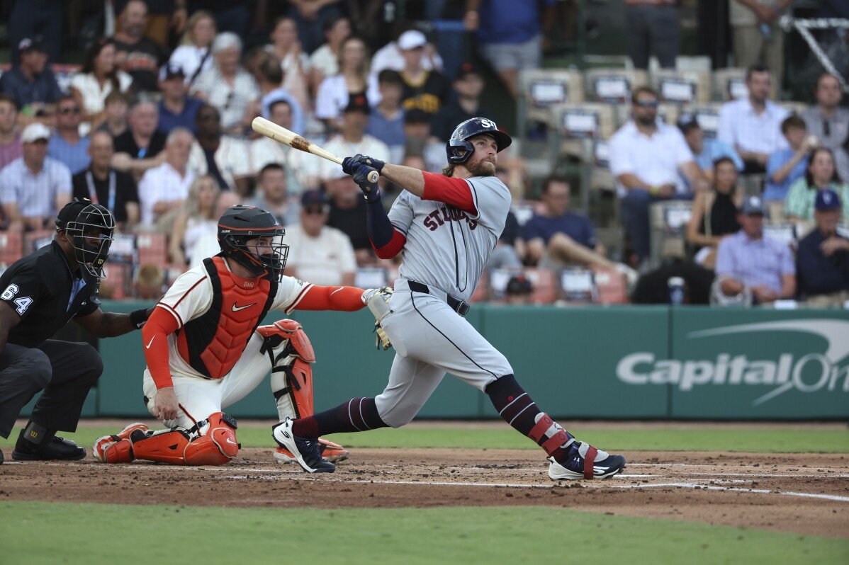 Donovan homa run, Cardinals menang lawan Giants 6-5 dalam permainan di Rickwood Field untuk menghormati Mays dan Liga Negro